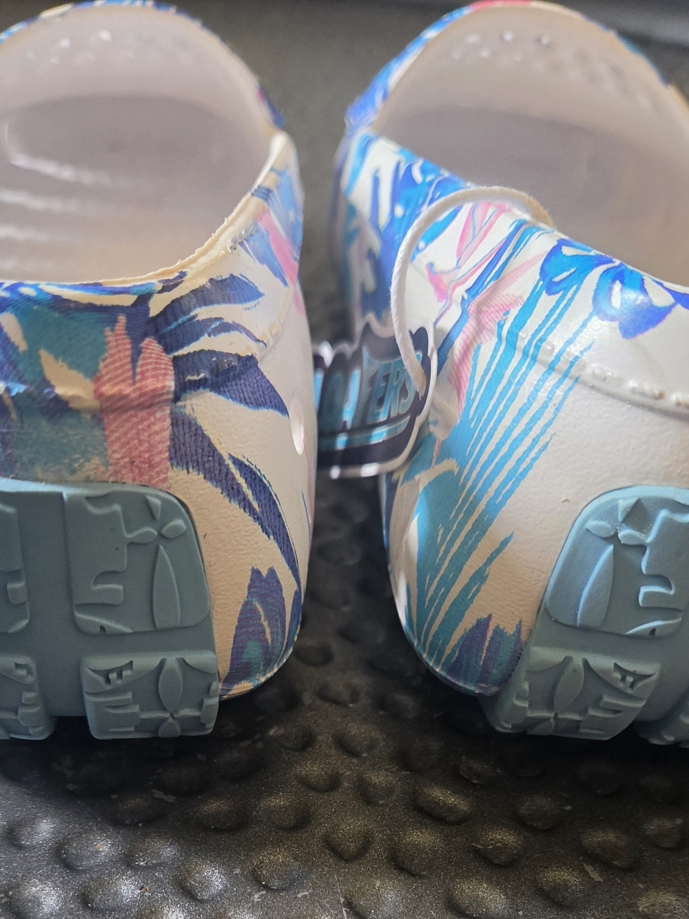 NWT Floafers Women's Floral Slip-On Mules in White with Blue & Pink Print - Picture 4 of 8